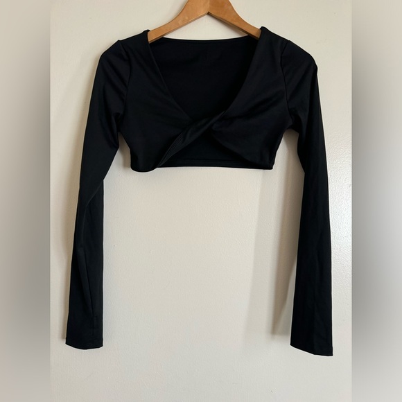 SHEIN Tops - SHEIN Black Twist Front Long Sleeve Crop Top
